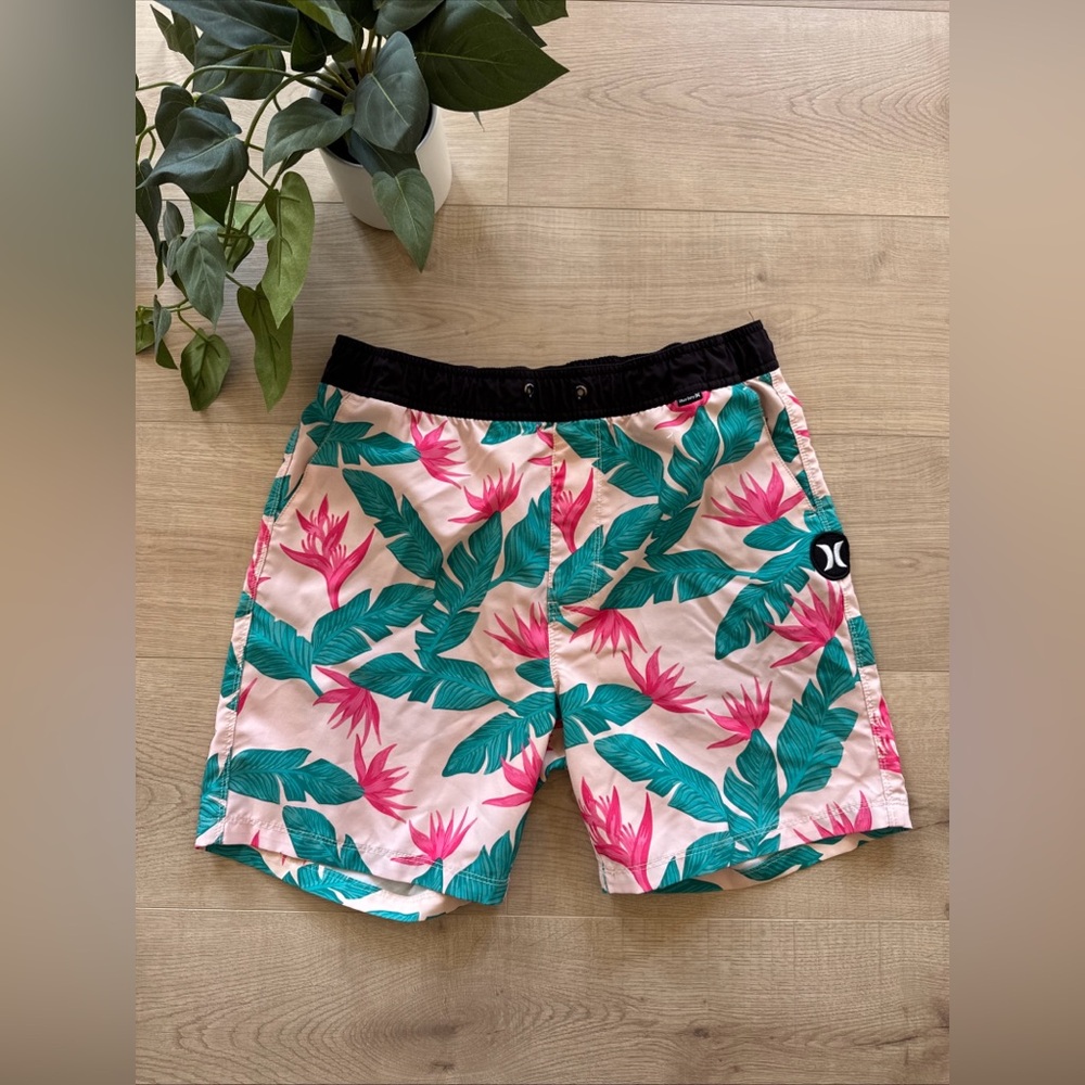 Men’s Hurley Swim Shorts Size Small